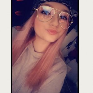 Meet your Posher, Destiny